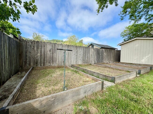 Building Photo - 3 Bedrooms, 1 1/2 Bathrooms, Classic Napa ...