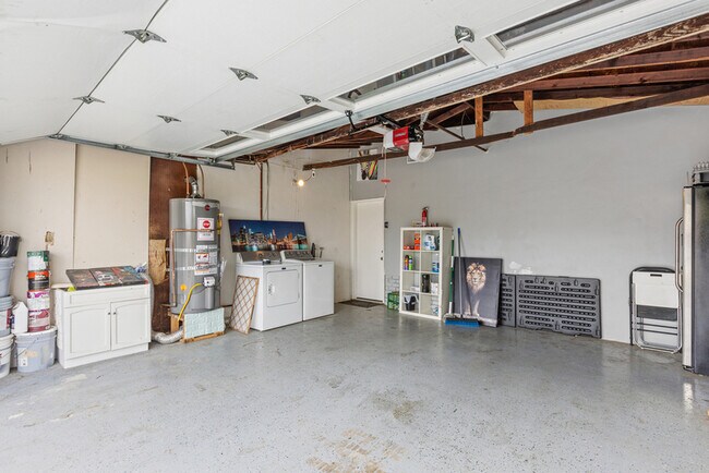 Building Photo - 3254 Logan Ave