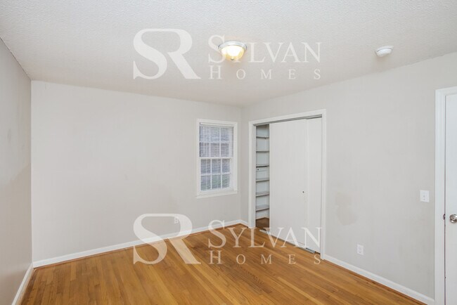 Building Photo - Cozy 3 BR 2 BA Home