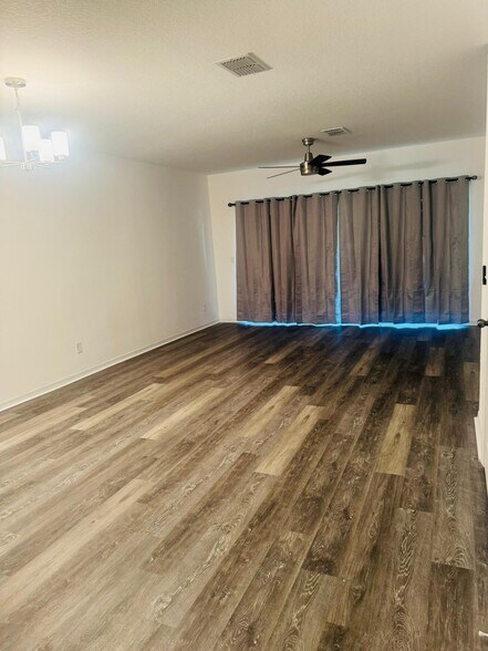 Building Photo - 10955 Savannah Wood Dr