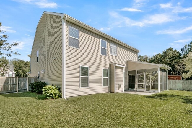 Building Photo - 5 Bedroom 3 Bath Home Located in Sophia Landing in Goose Creek