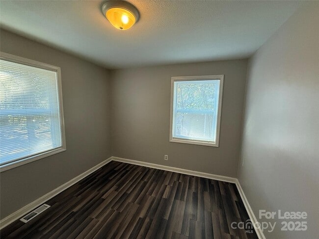 Building Photo - 431 Red Tip Ln