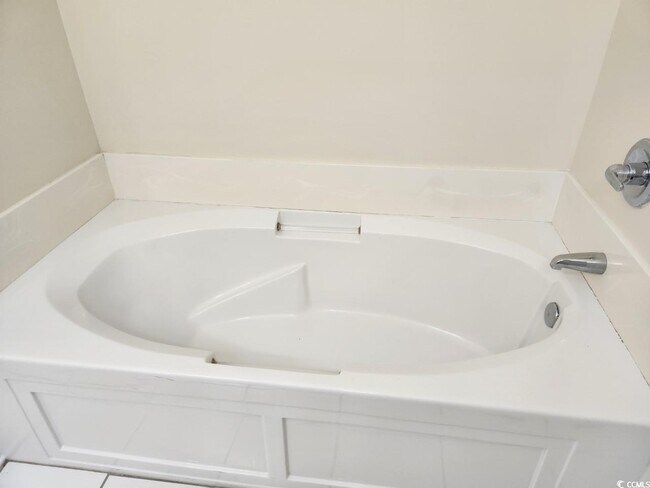 Building Photo - 33 Golf View Ct