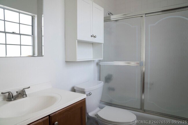 Building Photo - 424 N Riverside Dr