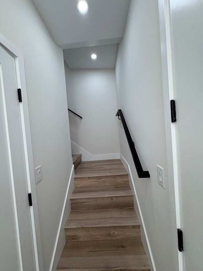 Building Photo - 258 Donax Ave