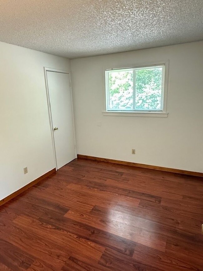 Building Photo - 3003-3003 Juanipero Way