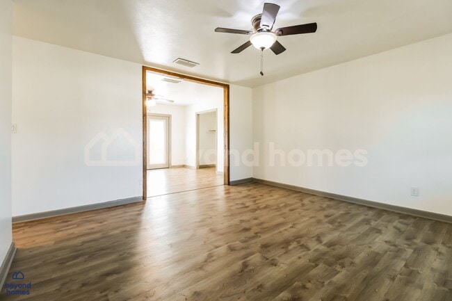 Building Photo - Beautifully Updated 4 Bedroom Home with Stunning Lakefront Views - Ready for You to Move-In!