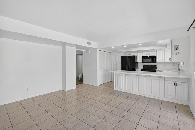 Building Photo - 8548 E McDonald Dr