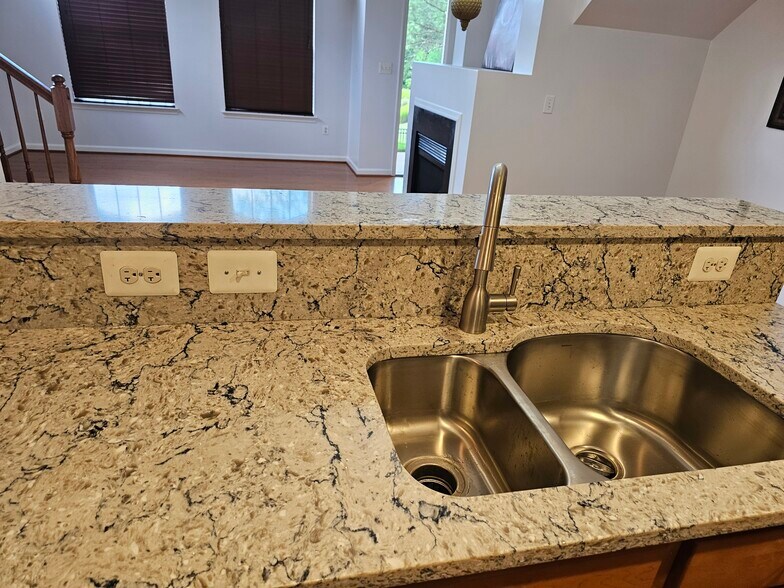 Building Photo - 12332 Rollys Ridge Ave