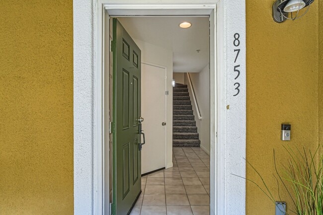 Building Photo - Stylish 2Bd + Den/Office - Townhome in Prime Central SD – Near Convoy District, Bases & Freeways