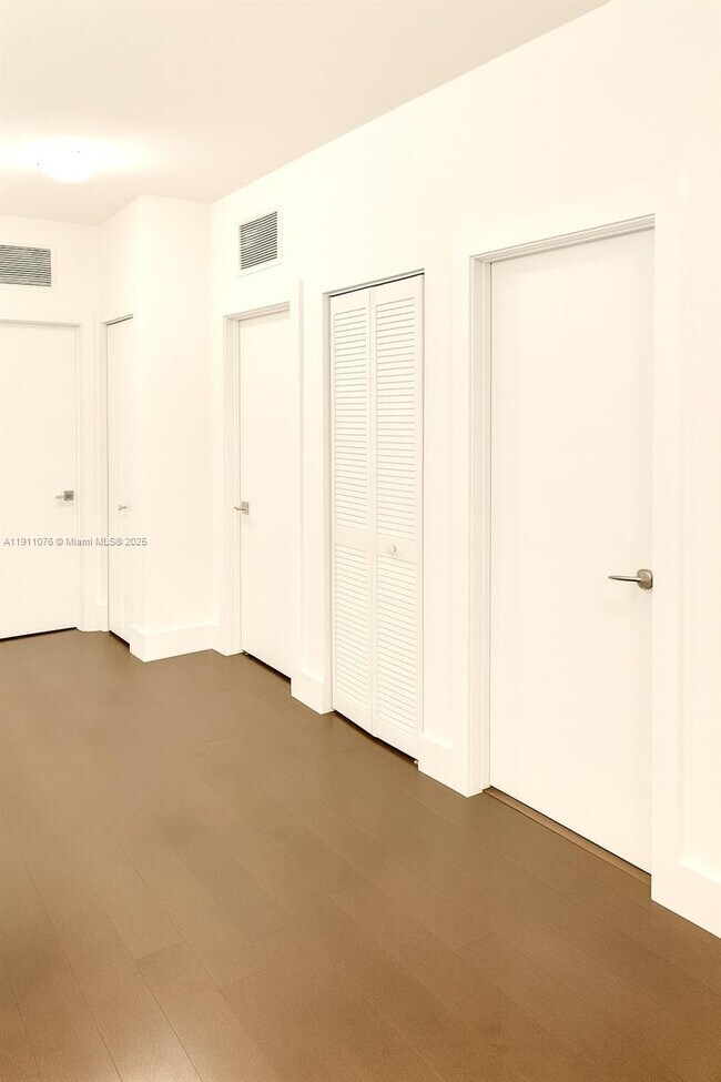 Building Photo - 6846 NW 103rd Ave