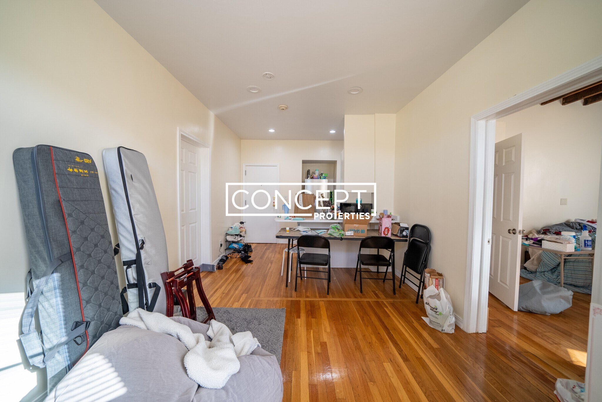 Building Photo - 879 Beacon St