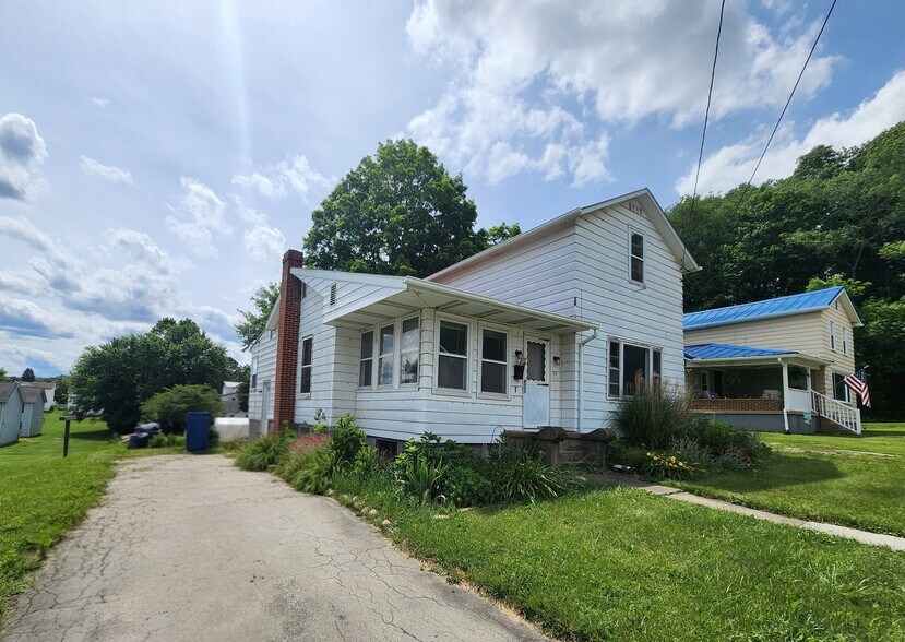 Building Photo - 62 Oak St