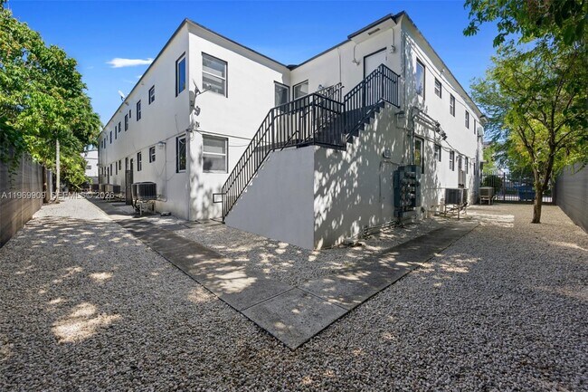 Building Photo - 571 NE 82nd St