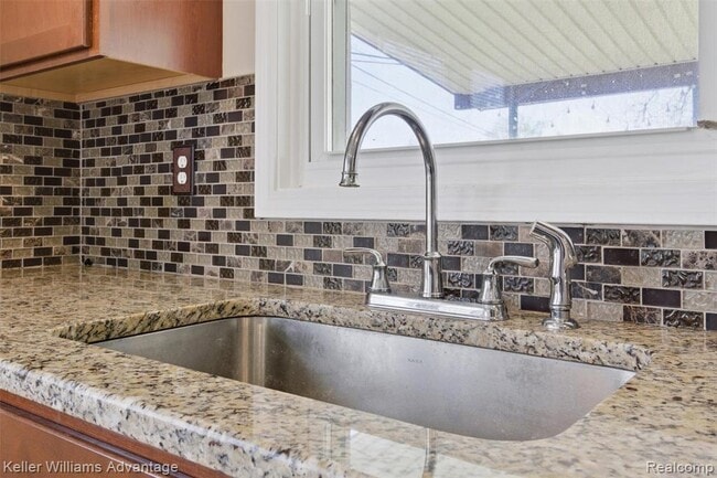 Building Photo - 7435 Lathers St