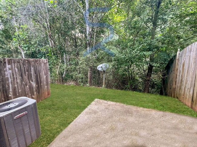 Building Photo - Move in before November 15th and choose yo...