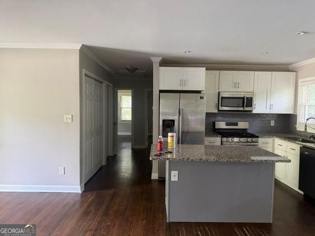Building Photo - 3155 Beech Dr
