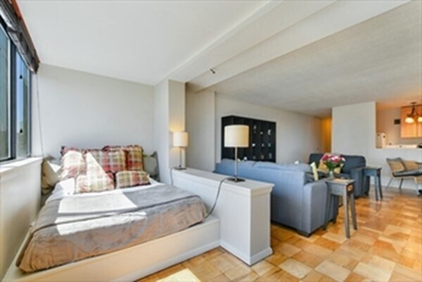 Building Photo - 2 Hawthorne Pl