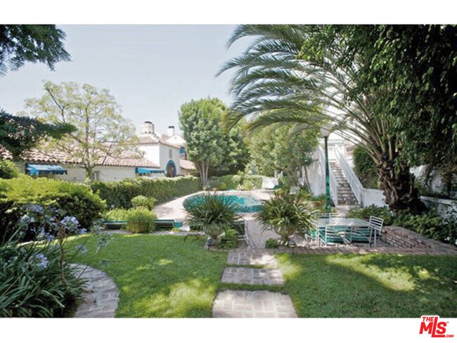 Building Photo - 1416 Havenhurst Dr