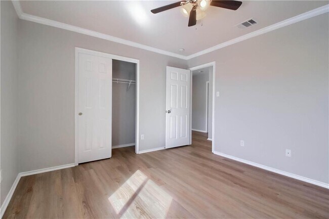 Building Photo - 706 Big Spring Dr