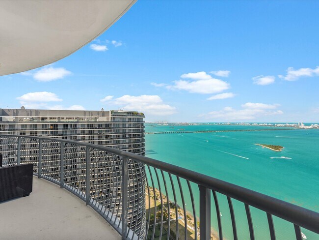 Building Photo - 1750 N Bayshore Dr