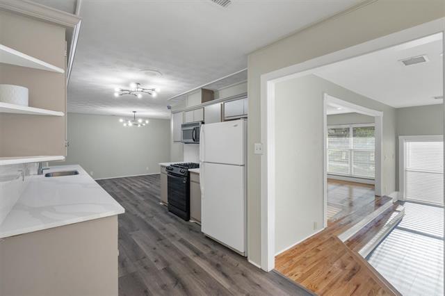 Building Photo - 406 N Bonham Dr