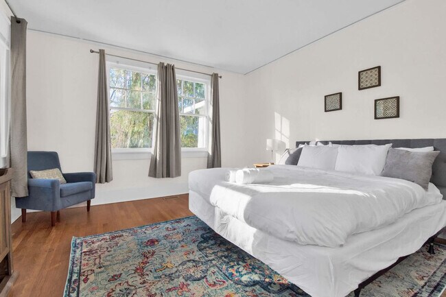 Building Photo - 424 Pearl St