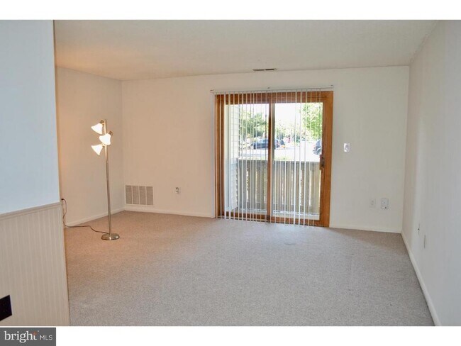 Building Photo - 909 Ravens Crest Dr