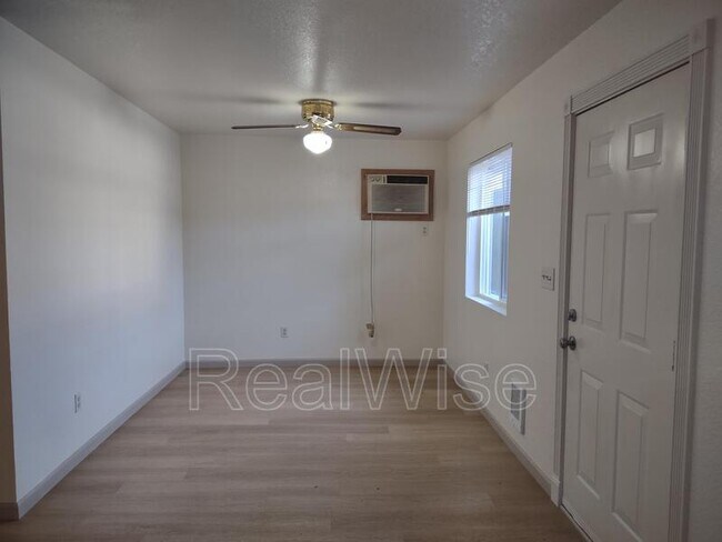 Building Photo - 120 Sunny Ln