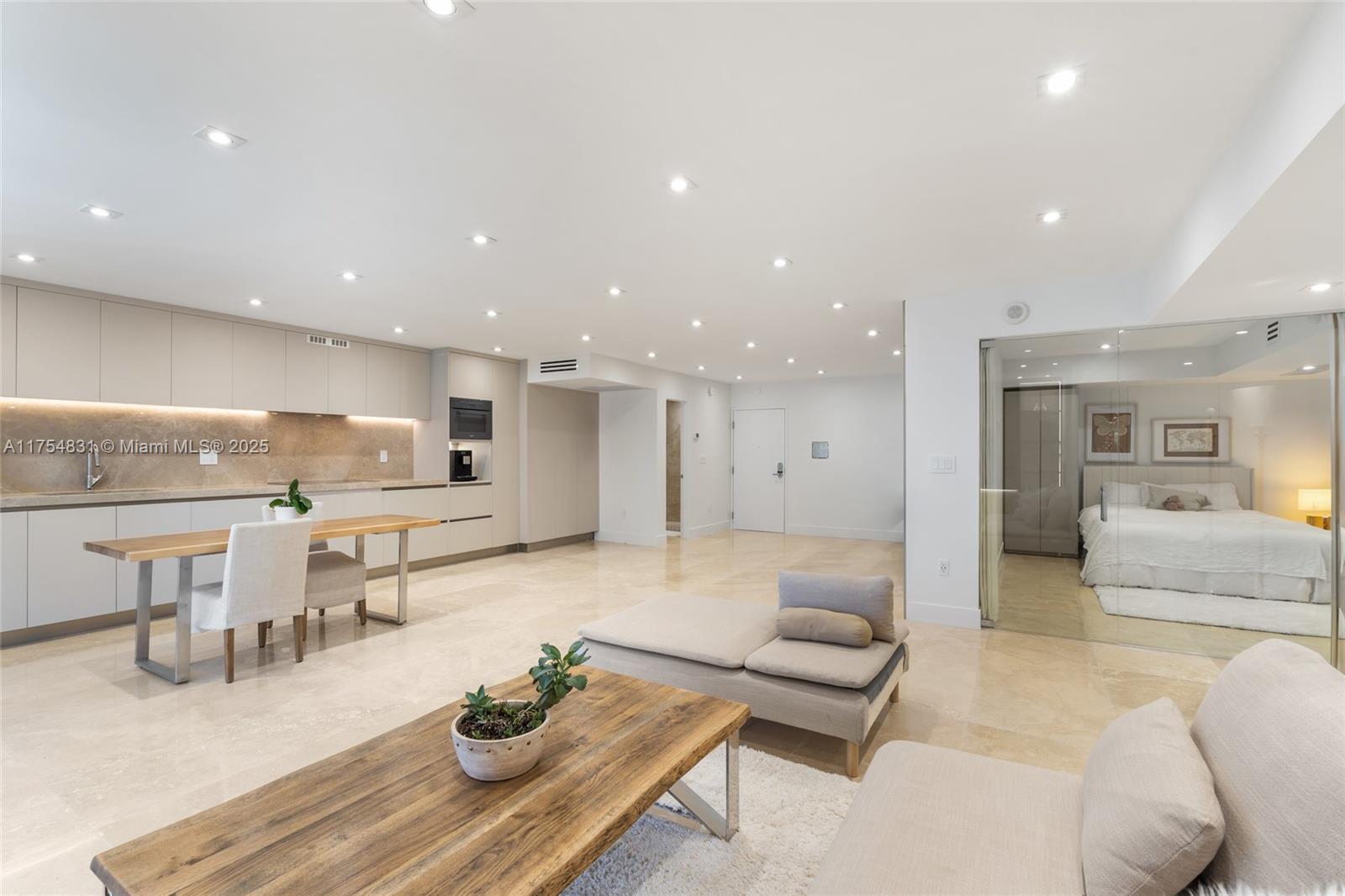 Building Photo - 2301 Collins Ave
