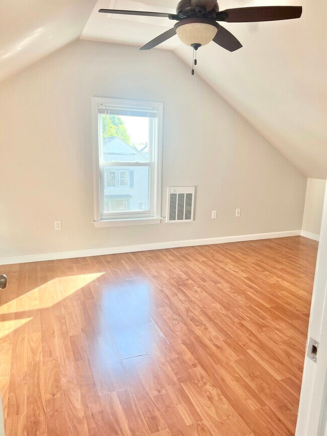 Building Photo - 35 Edgewood St
