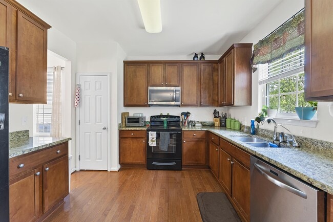 Building Photo - 5524 Running Fox Ln