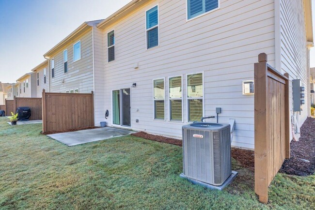 Building Photo - 2615 Quarterdeck Dr