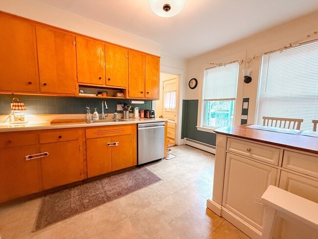 Building Photo - 66 Riverview Ave