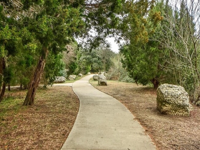 Building Photo - 700 Mandarin Flyway