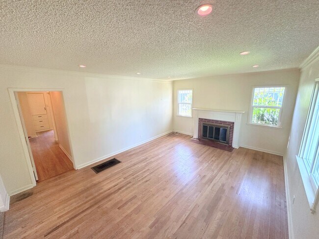Building Photo - 3977 Coolidge Ave