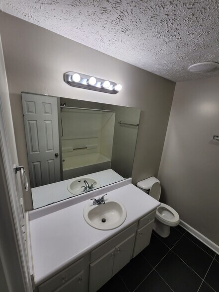 Building Photo - 330 Bubble Creek Ct