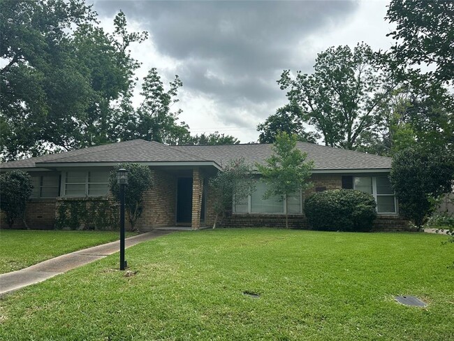 Building Photo - 3611 Broadmead Dr