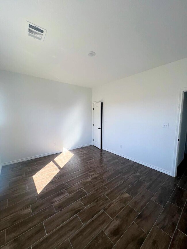 Building Photo - 7912 S Lone Star Pkwy