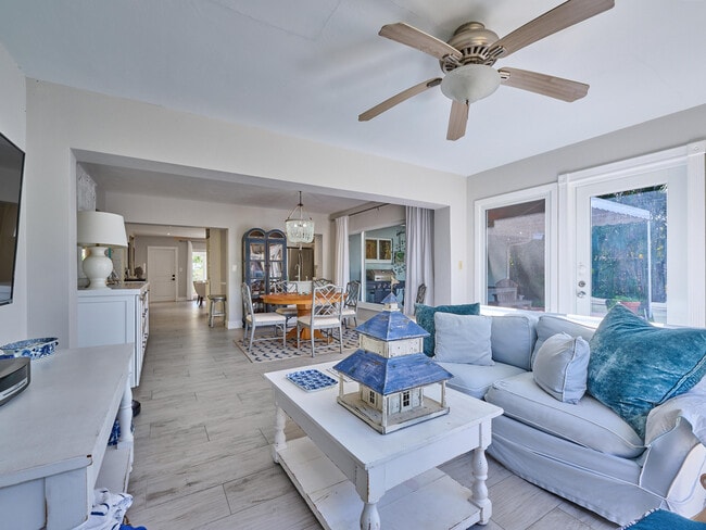 Building Photo - 301 NW 3rd Ct