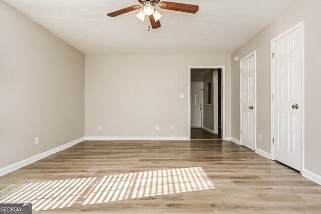 Building Photo - 2725 Woodward Rd