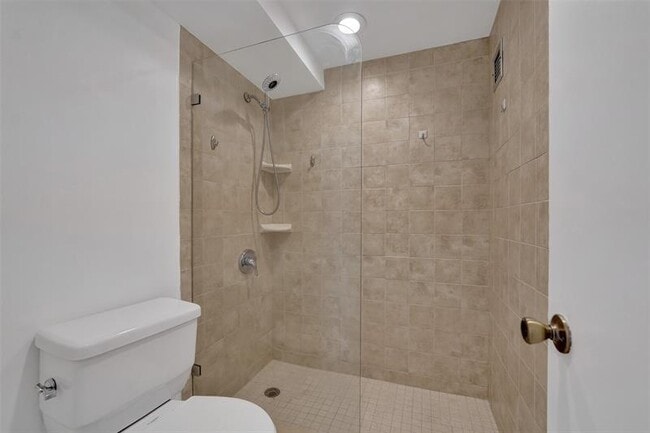Building Photo - 3015 N Ocean Blvd