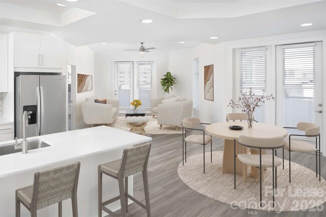 Building Photo - 909 Camden Grandview Rd