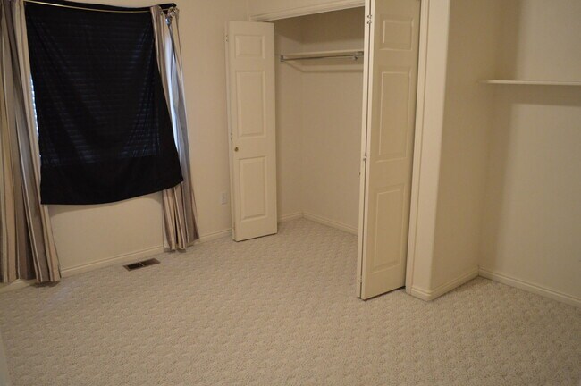 Building Photo - Huge Orem Home in Great Location
