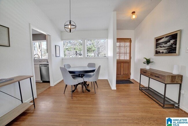 Building Photo - 204 Woodside Dr