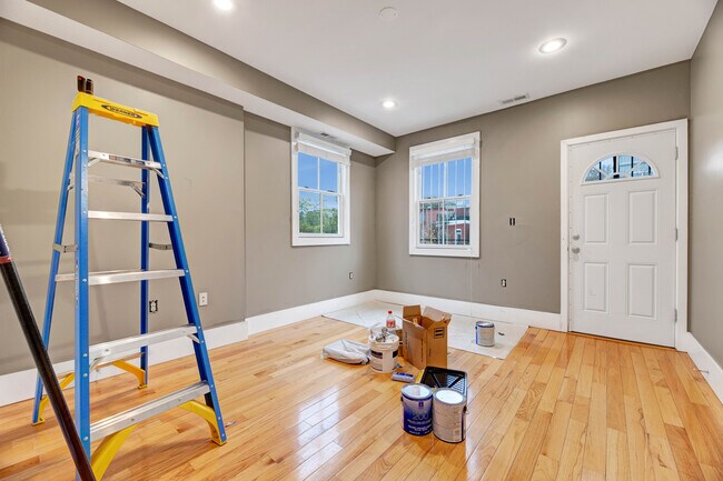 Building Photo - 1346 Kenyon St NW