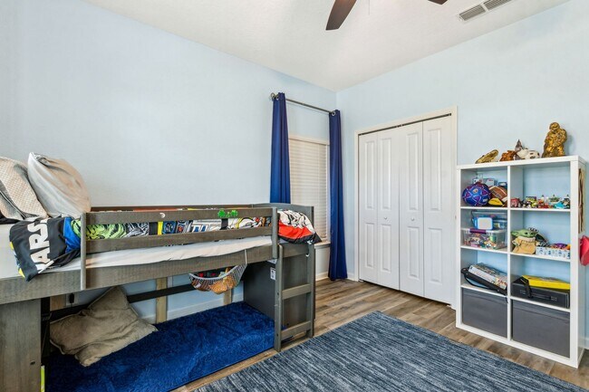Building Photo - Spacious 4 Bed / 4 Bath Home with Upgrades...