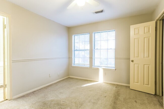 Building Photo - 18626 Droitwich Dr