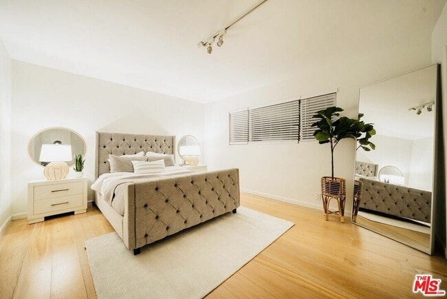 Building Photo - 645 Westmount Dr