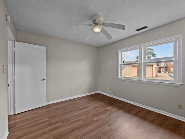 Building Photo - Welcome to Sophia Drive!